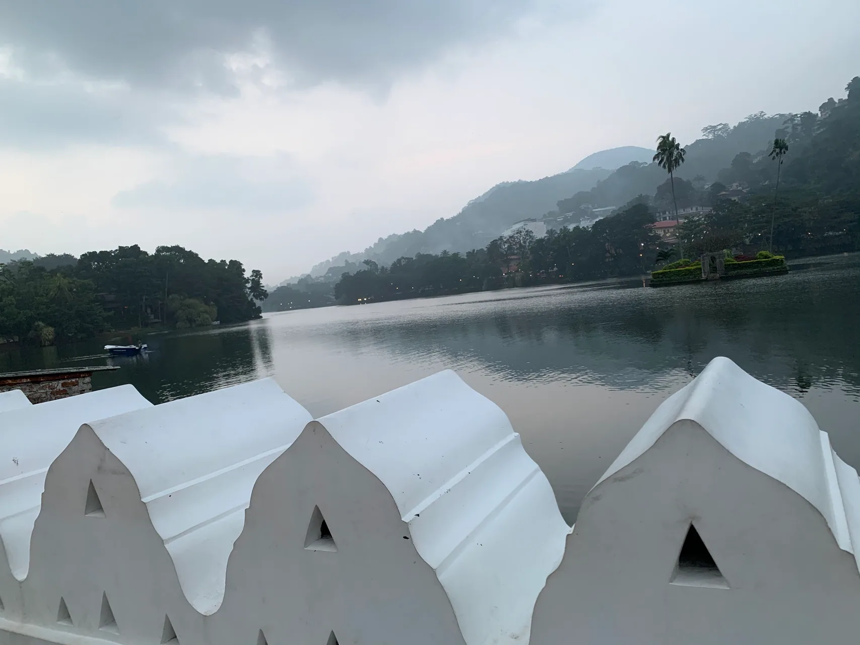 Kandy Lake by Sleepyartz
