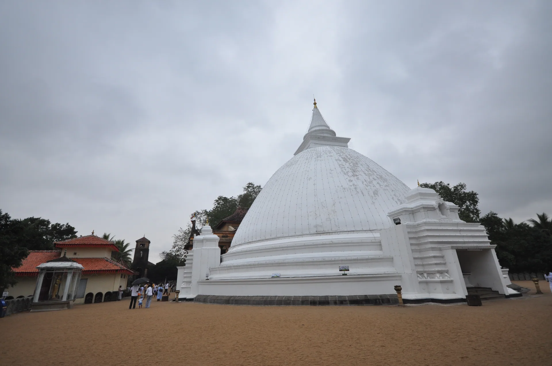 Kelaniya Raja Maha Vihara by Jorge Láscar from Australia