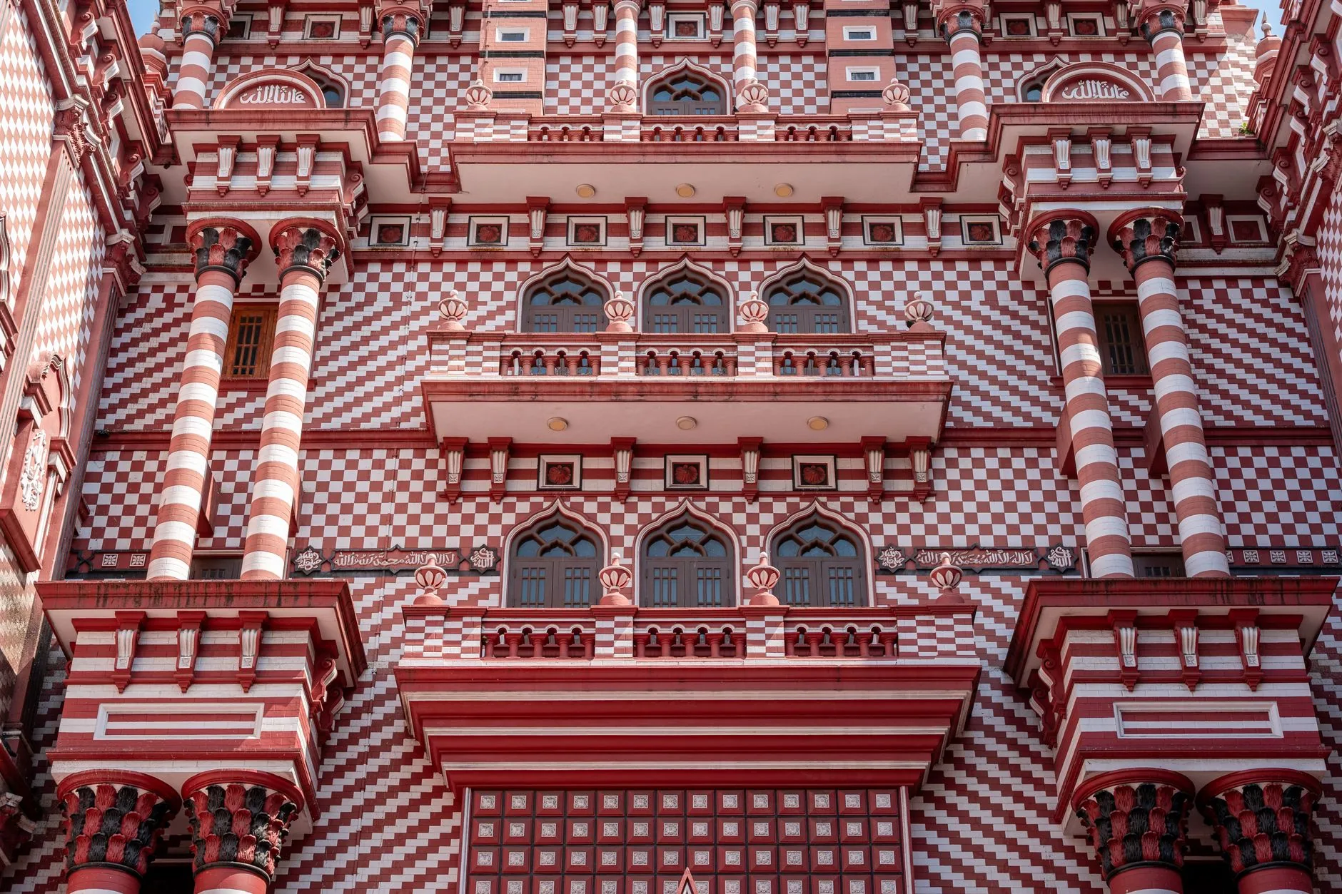 Jami Ul-Alfar Mosque by Thilina Alagiyawanna
