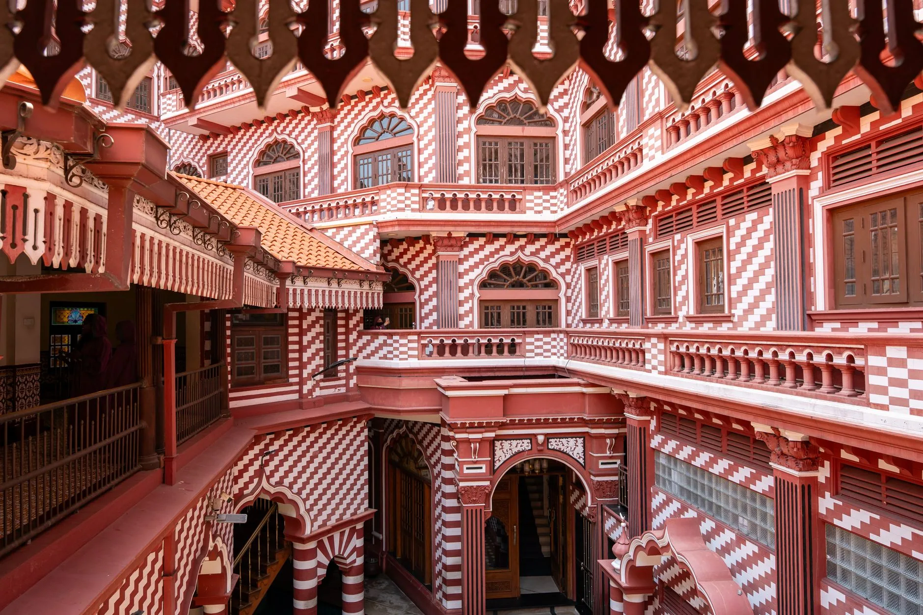 Jami Ul-Alfar Mosque by Thilina Alagiyawanna