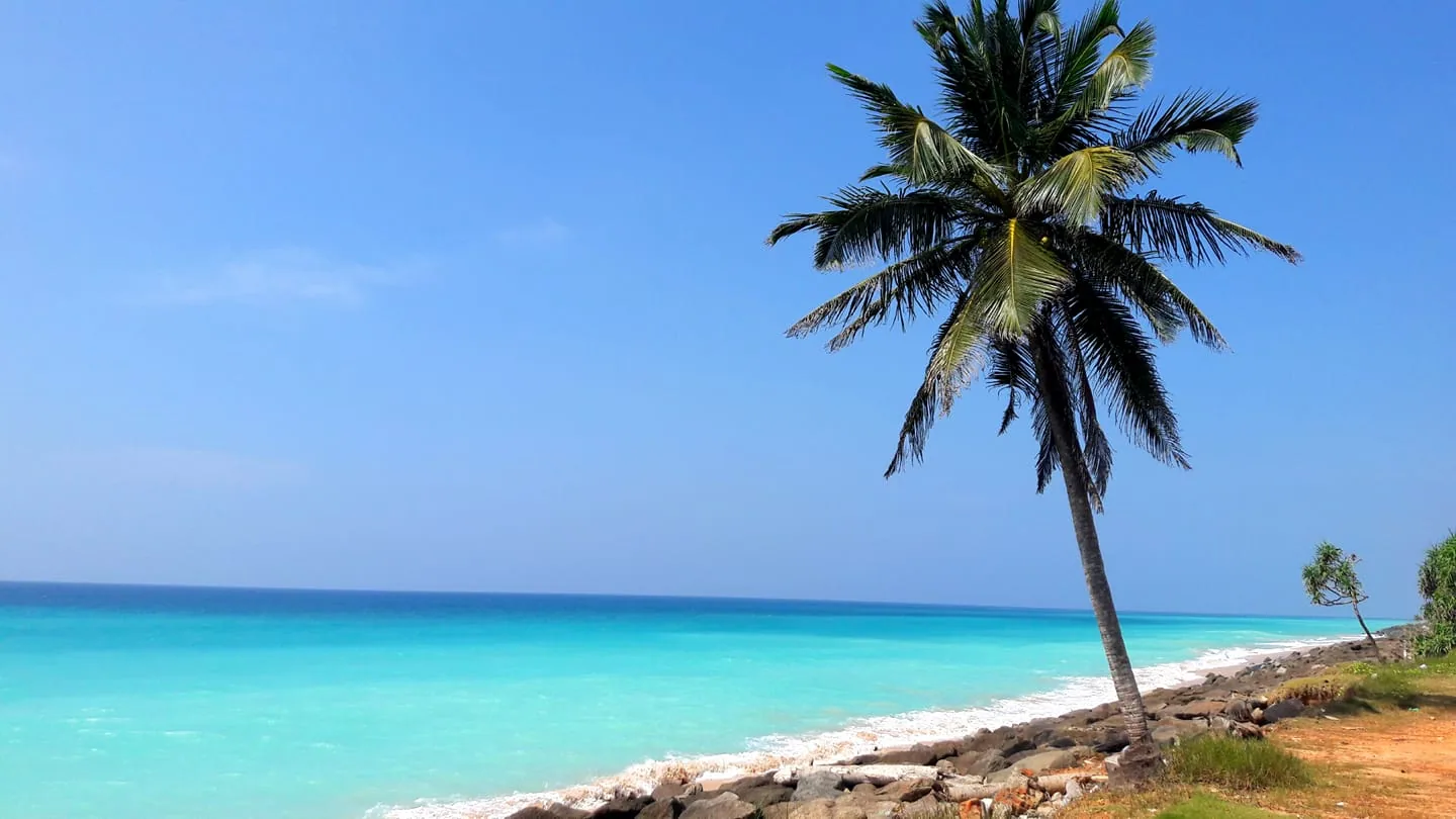Unawatuna Beach by Ruchira159