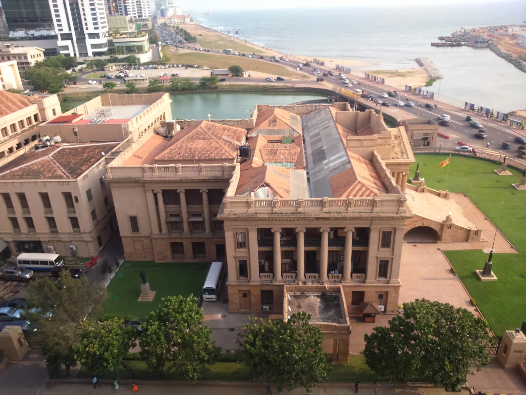 Old Parliament Building by FaysaLBinDaruL