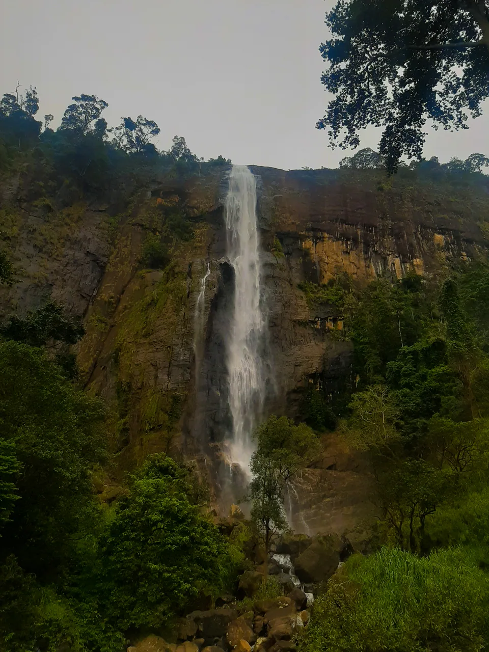 Diyaluma Falls