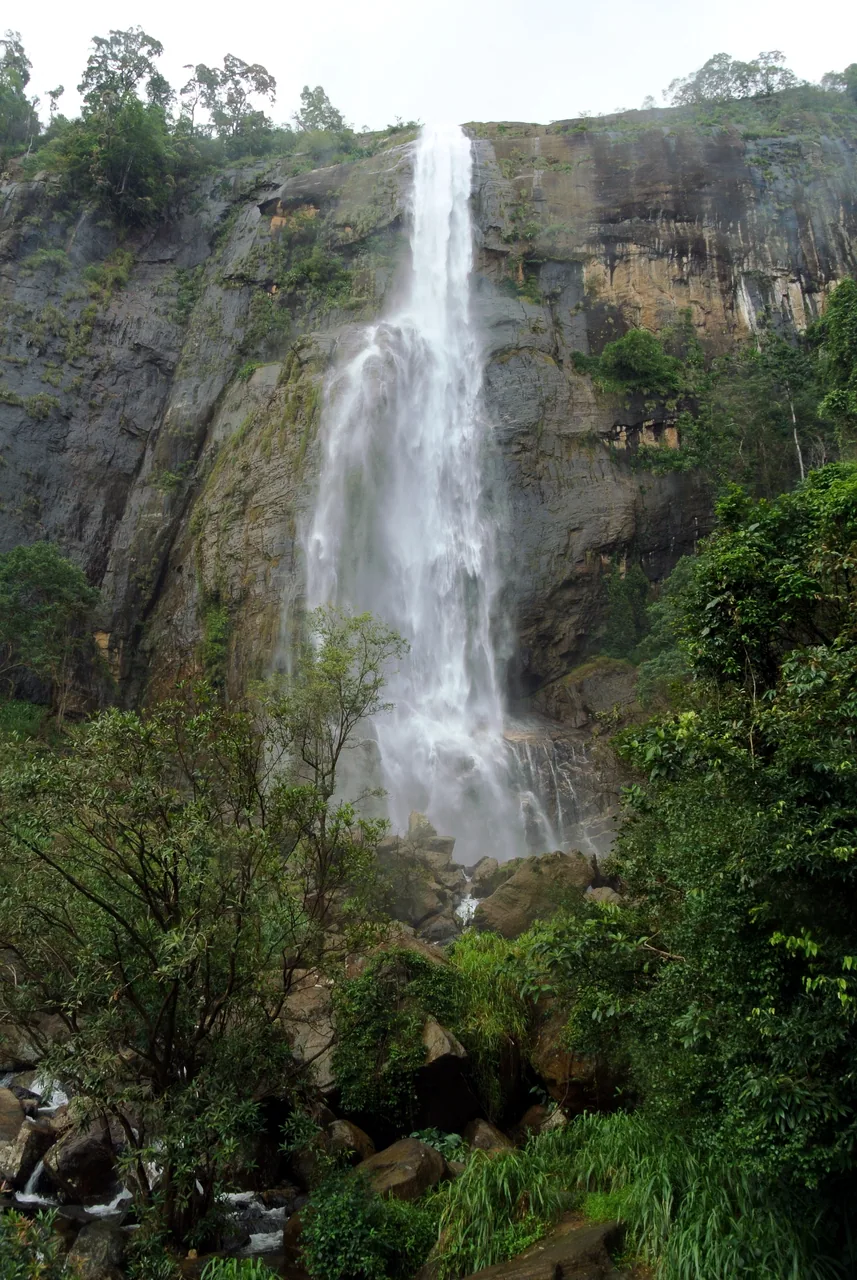 Diyaluma Falls by Adbar