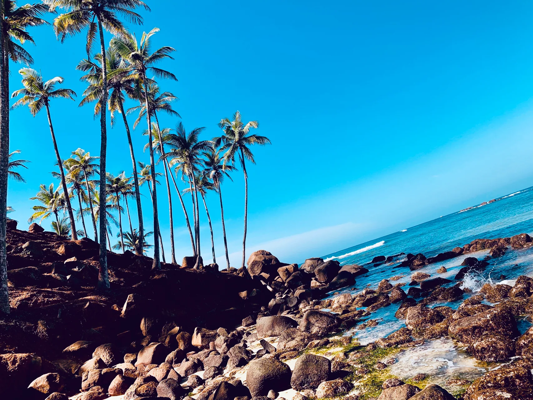 Mirissa Beach by Ravinibandara