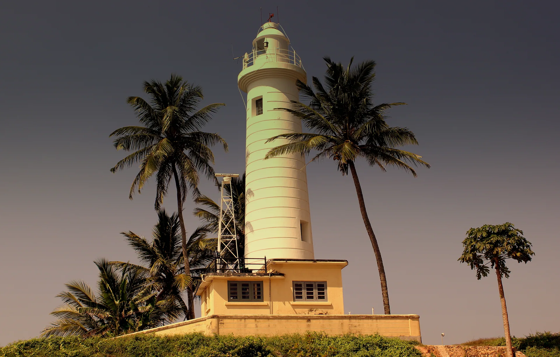 Galle Lighthouse by calflier001
