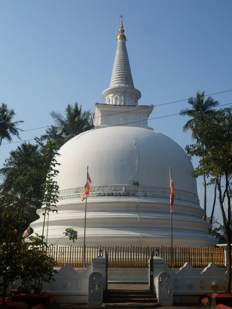 Muthiyangana Raja Maha Vihara by L Manju