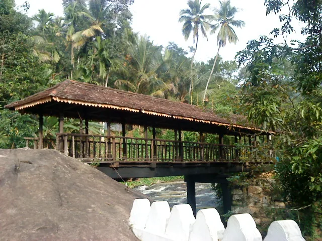 Bogoda Wooden Bridge by Ebaran