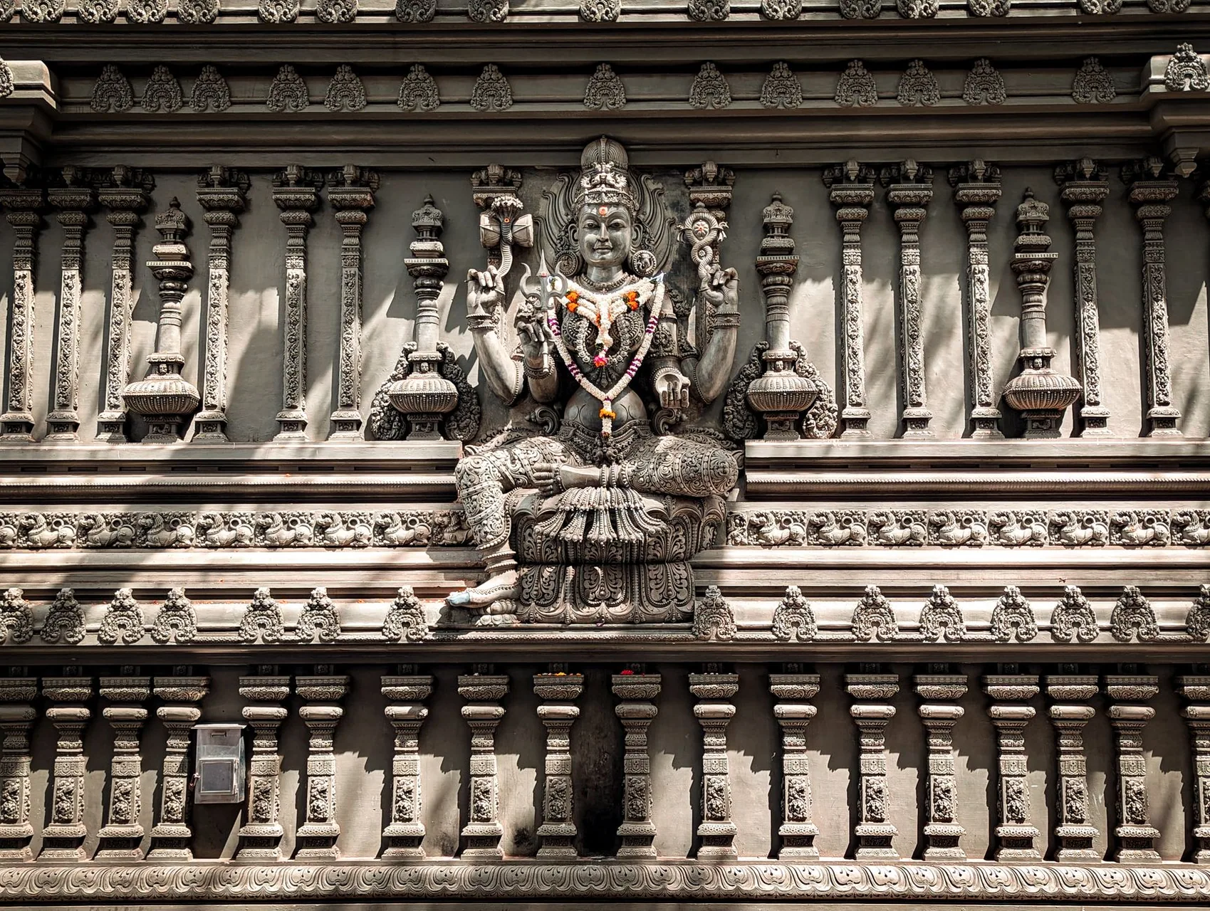Gangaramaya Temple by The Chronicles