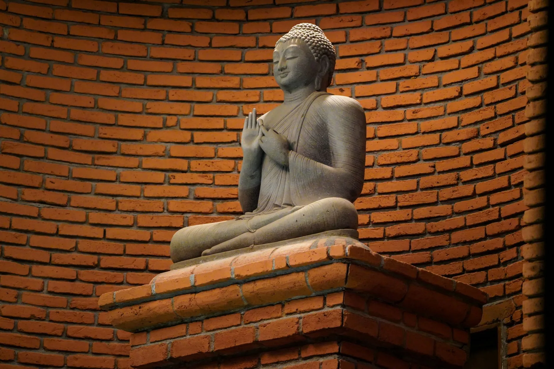Gangaramaya Temple by Roshan Kumara