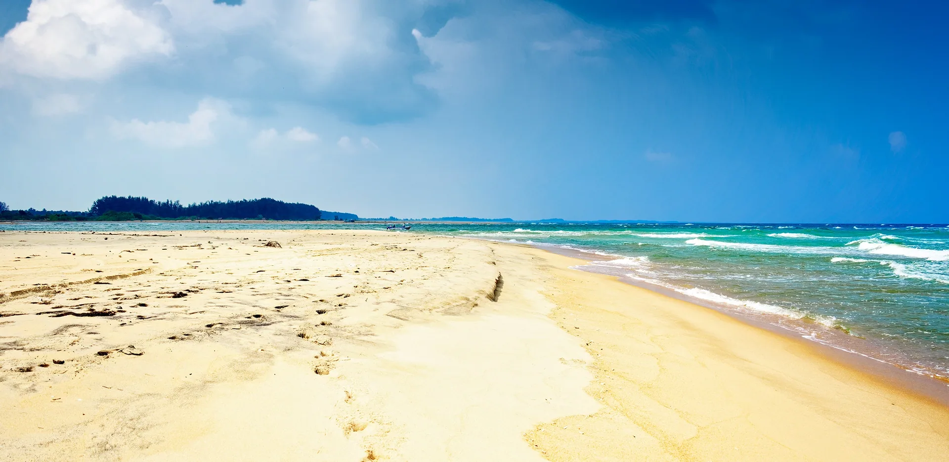Kallady Beach by Srisar