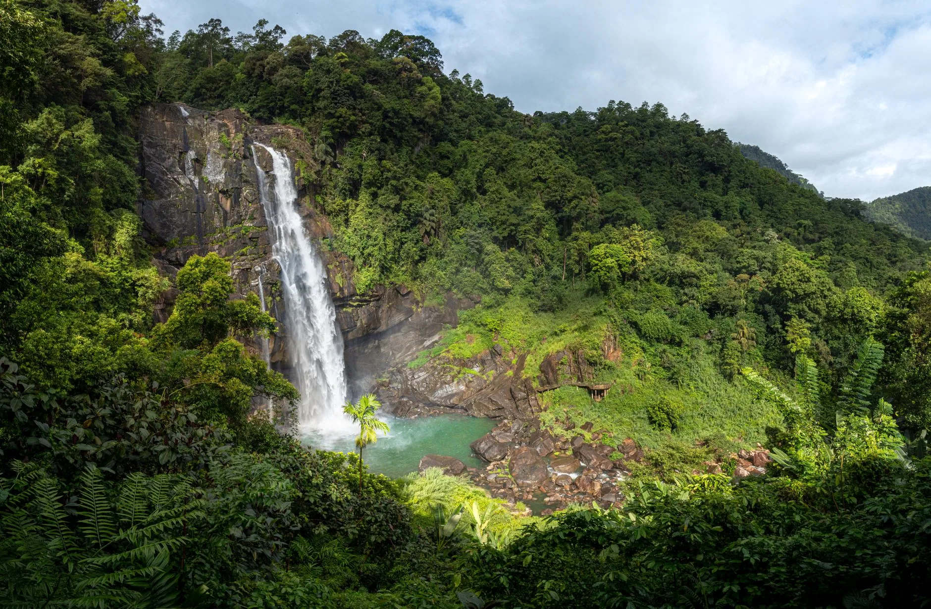 Dunhinda Falls by Kavindu Kaushalya