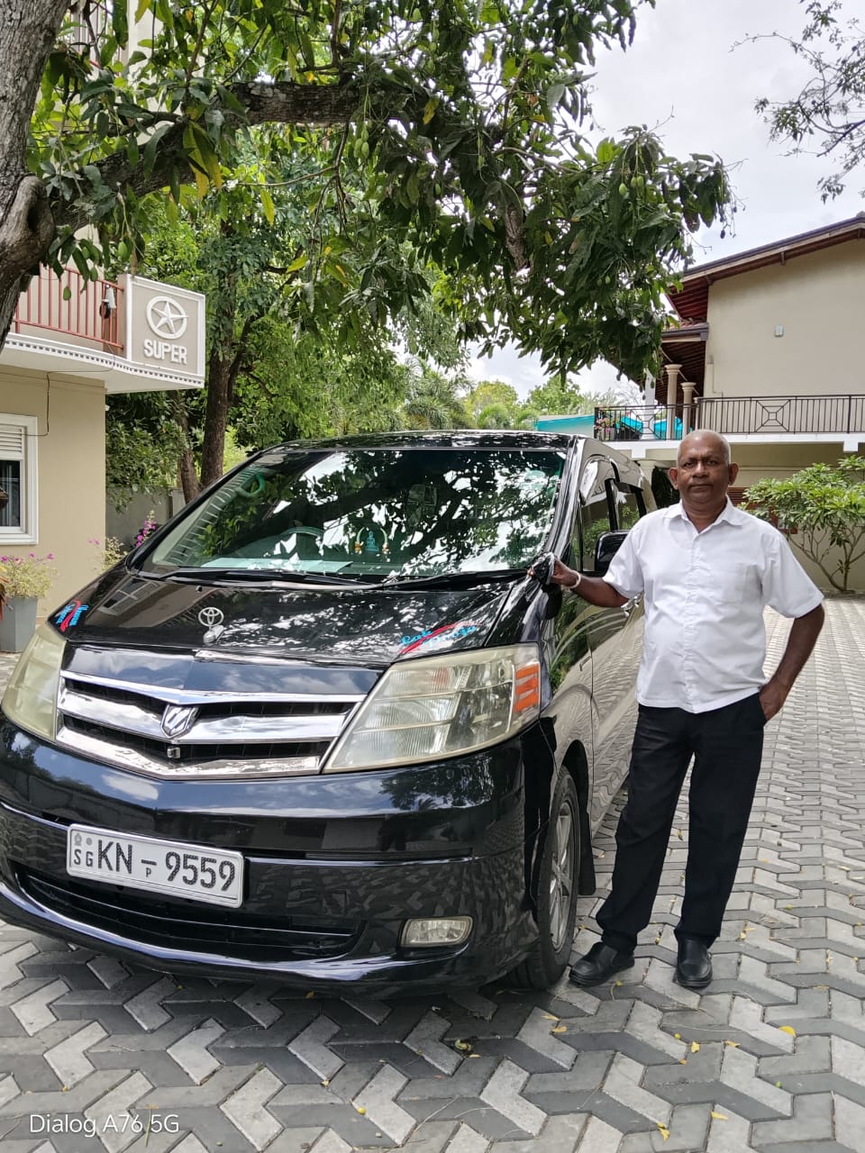 Lindamulaga Niroshan de Silva profile and work photos